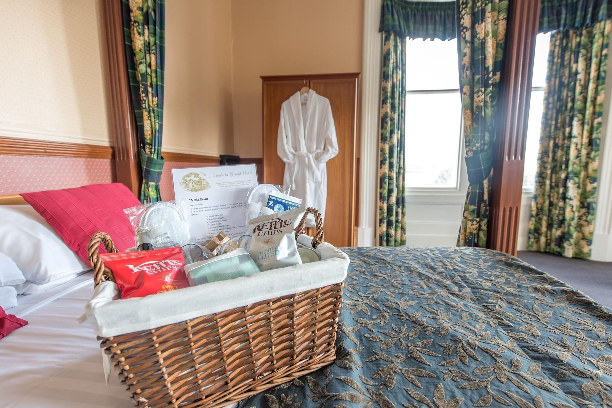 Cumbria Grand Hotel Грейндж-овер-Сандс Экстерьер фото